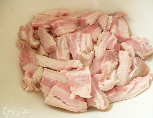 Мясо нарезать не очень крупно