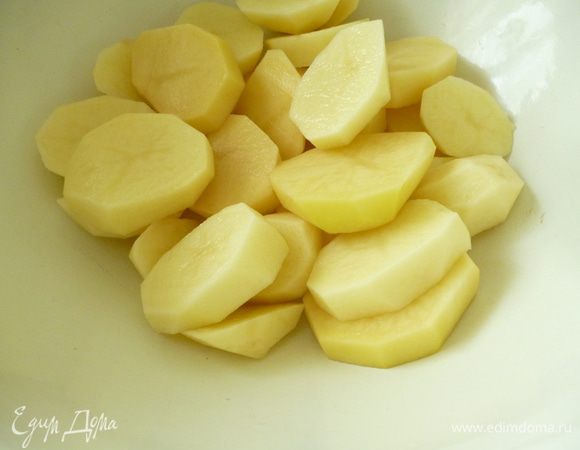 Картофель нарезать кружочками