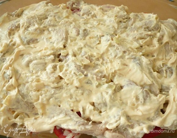 Распределить равномерно по поверхности мяса