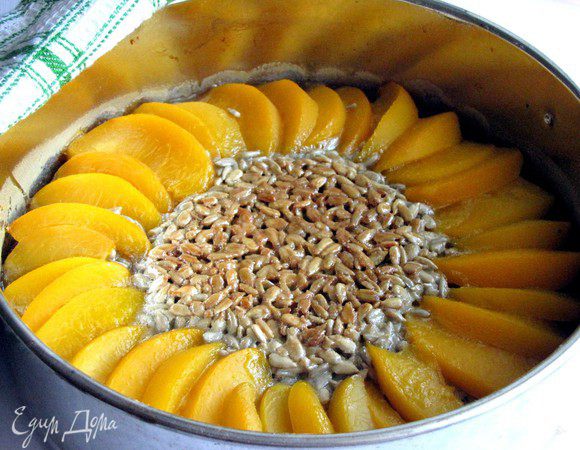 Через 20 минут пирог вынуть из духовки и остудить в форме.