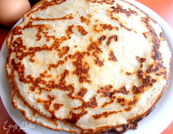 Сначала берёмся печь блинчики... У меня такие: 0,5 л сыворотки, яйцо, 2 ст. муки,треть ч.л. соды, 1 ст.л. оливк. масла, ванили щепотка, соли щепотка.