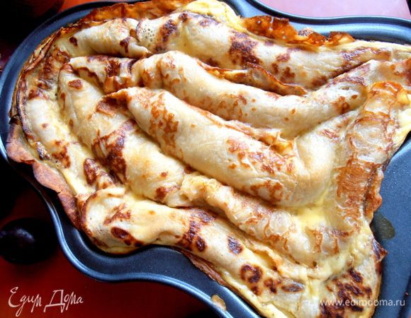 Блюдо будет готово, как только заливка схватится по всей поверхности... Оставляем в форме немного после выключения газа, чтобы легче было перенести на тарелку...