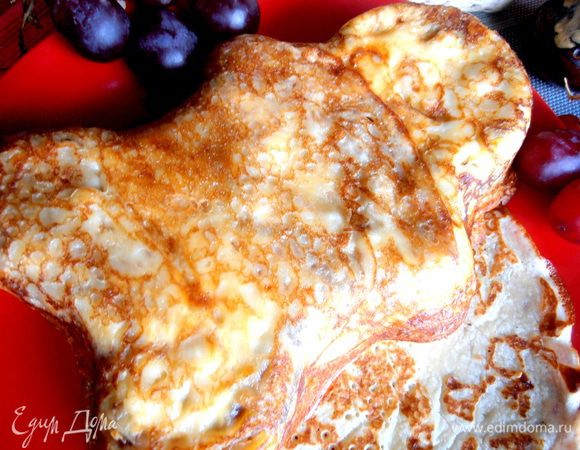 Большую формочку просто опрокидываем на блюдо...