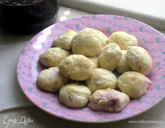 В подготовленную пароварку опускаем шарики и варим до готовности. Подаём с вареньем и домашним йогуртом!