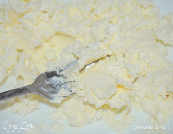 Фету размять вилкой