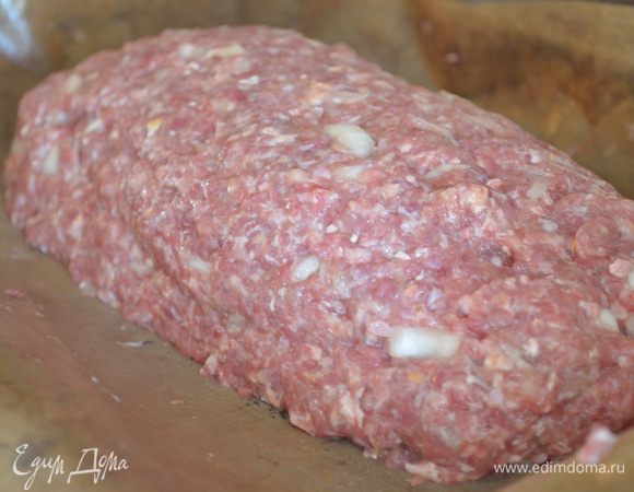 сверху закрываем оставшимся фаршем. Формируем рулет