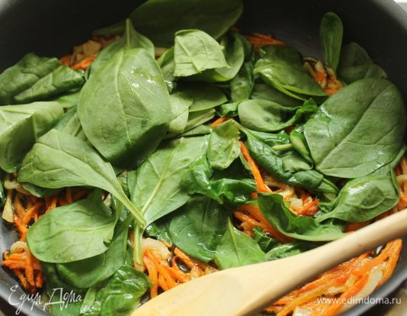 Добавить шпинат...