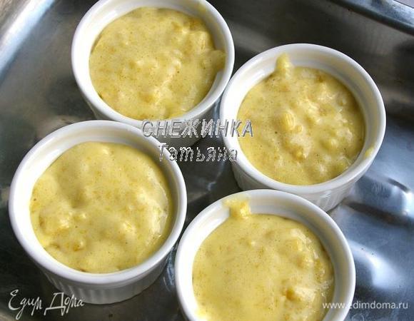 У меня его немного осталось, так как форма не очень большая. Поэтому получилось ещё 4 порционных пудинга. В принципе, можно сразу делать в порционных формочках.