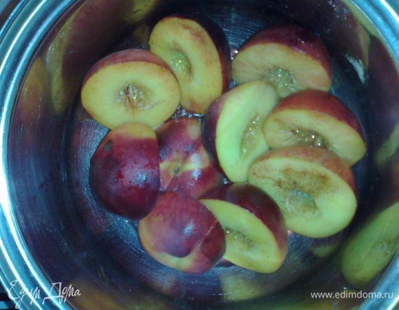 Ставим на средний огонь и тушим до мягкости минут 10-15. 