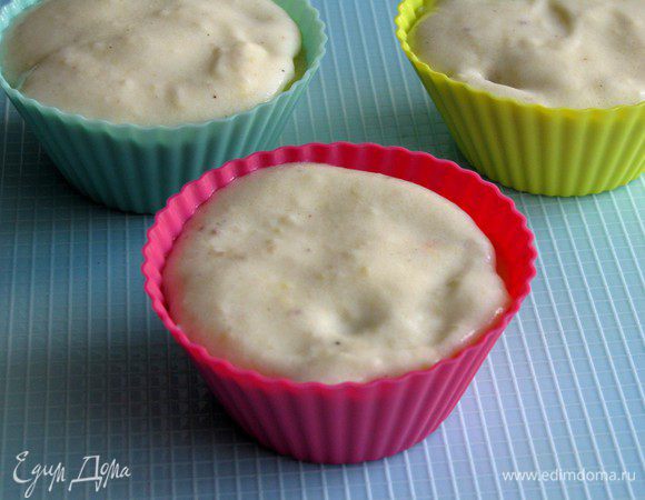 Покрыть наши запеканки соусом и запечь в духовке при 180 гр. 15 минут.