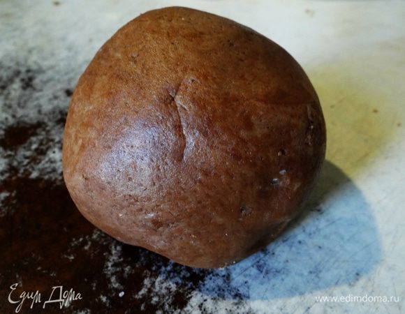 Шоколадное тесто лучше всего на время поставить в холодильник. 