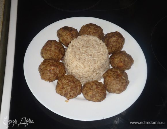 берем сухие грибы и кладем в блендер, измельчаем в пыль потом высыпаем в чашку