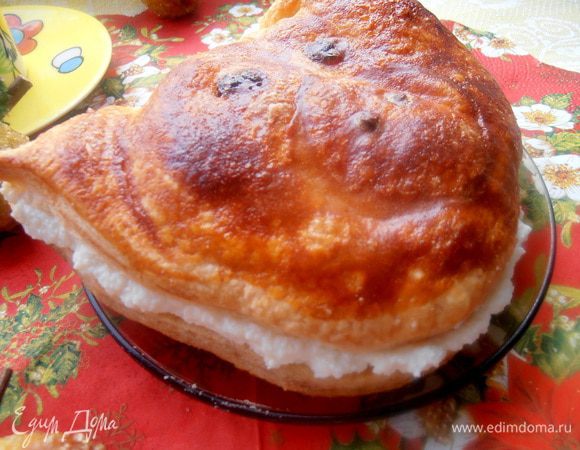 Накрываем верхней частью мордочки,не надавливая...,тесто сверху хрупкое!