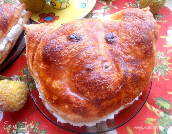 Подаём порционно на блюдечке весёлую мордашку и не забываем вытащить гвоздички)))