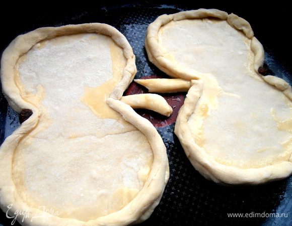 У второго яблока тоже размещаем жгутик-бортик...