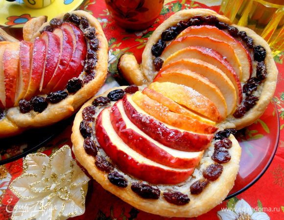 Переносим слойку на блюдце...