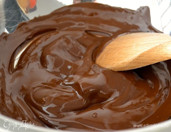 Для ганаша шоколад растопить на водяной бане.