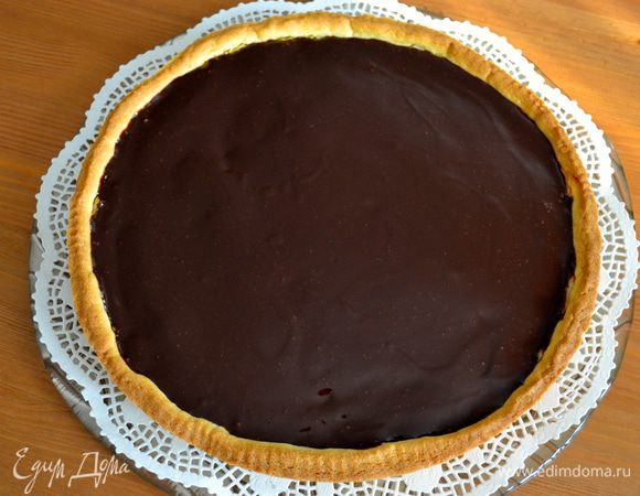 Залить торт шоколадом. Дать постоять и застыть шоколаду примерно 30 минут, и Ваш тортик готов к употреблению!!! )))  
