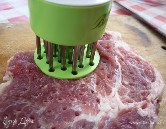 Моя бабулька говорит, что своими запасными зубами ей тяжело жевать. специально для нее отбила кусочек. интересная штука с острыми иглами не разрушает волокна. кусочек выглядит аккуратно, 