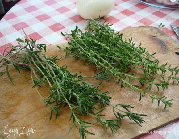 Теперь очередь тимьяна. у меня растут 2 сорта. я взяла по пучочку оба