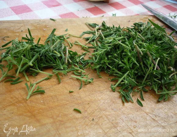 Режем тимьян кусочками примерно по 2 см