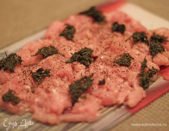 Я выбрала черный перец крупного помола, и фирменную бабушкину заготовку - укроп, томлёный в морской соли.