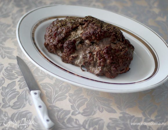 На картинке видно, что я совершила небольшую ошибку - когда закрывала фаршем филе - склеила два пласта фарша в центре, в результате - в месте стыка они разошлись. не повторяйте моих ошибок))) Катайте сразу единый кусок фарша, и плотно прижимайте углы.