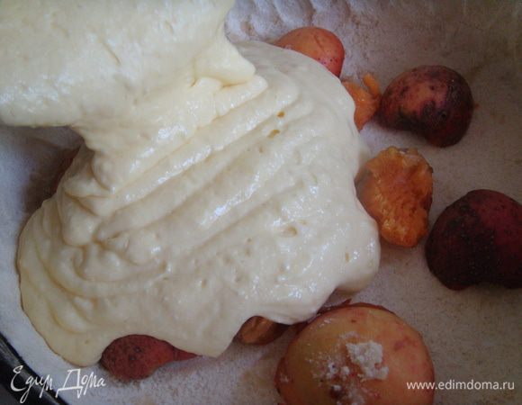 выложить массу в форму