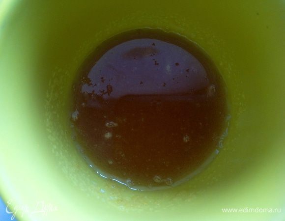 Замочить желатин на 10 минут.
