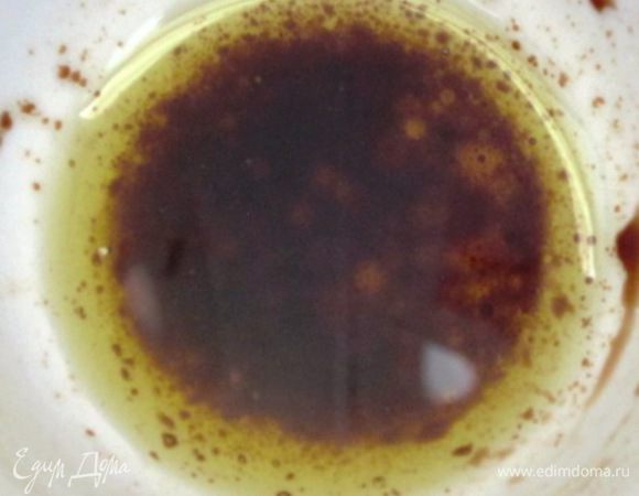 Заправка:Смешать оливковое масло,уксус,мёд,соль,перец.