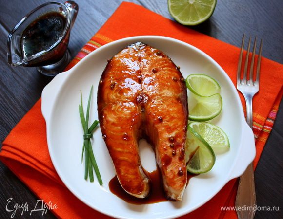 Духовку разогреваем до 220 градусов. Смазываем обильно наши стейки глазурью, я бы сказала даже поливаем, и ставим в духовку на 20 минут. 
ПРИЯТНОГО АППЕТИТА!!!!