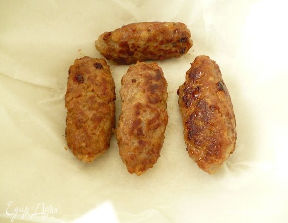 Готовые кебабы складываем в кастрюльку,закрыть крышкой и дать им постоять 2-3 минуты.