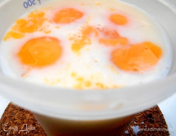 Можно и больше яиц взять, но в мой шейкер не войдёт.