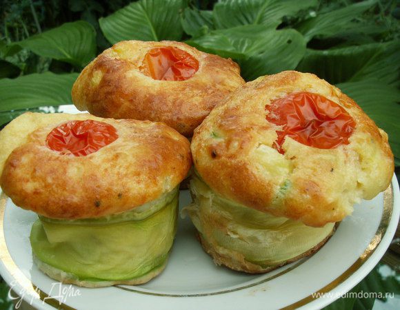 Вчера пекла просто волшебные закусочные маффины с цукини от Ирушиhttp://www.edimdoma.ru/retsepty/55280-zakusochnye-maffiny-s-rikottoy-tsukini-i-pomidorkami-cherri очень вкусно!!! Исчезли они мгновенно. Мой племянник, который, как он говорит, терпеть не может цукини съел больше всех и сказал, что такие цукини он оооочень любит))). Предложите такие маффины своим детям, которые тоже терпеть не могут цукини и я уверена, что они (маффины) тоже моментально исчезнут. Ирочка, спасибо тебе большое!!!