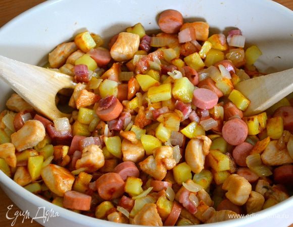 Остается смешать все подготовленные продукты.