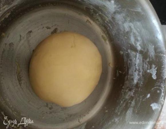 Замешиваем шарик и отправляем его в холодильник на 20 минут.