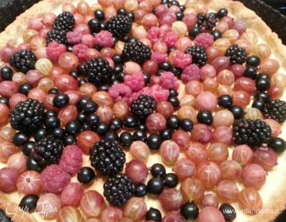 Теперы высыпаем наши ягоды...