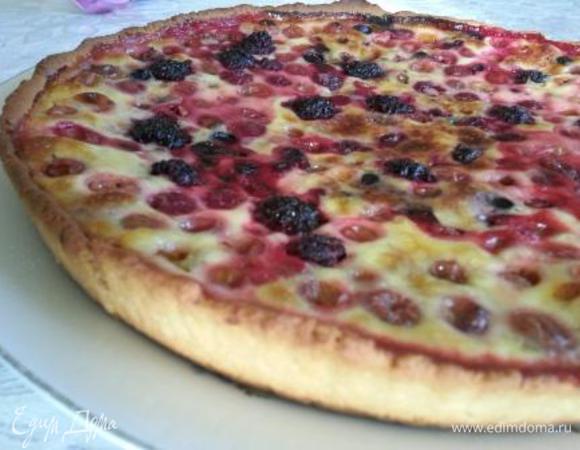 Отправляем все аккуратно в духовку, следим, чтобы ничего не пролилось. Выпекаем при 190 градусах 30-35 миут. Печем до тех пор, пока яично-сливочная масса схватится.
