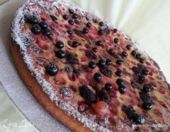 Даем пирогу остыть. Вынимаем его из формы на блюдо присыпаем сахарной пудрой. И приятного всем аппетита!!!