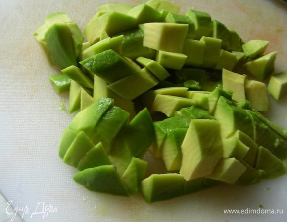 Авокадо - кубиками.

