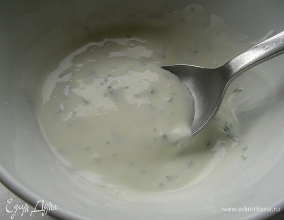 Для заправки в блендере взбиваем все ингредиенты.
