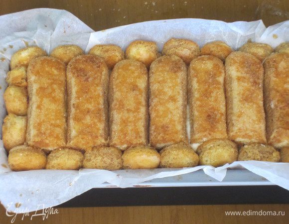 Сверху выложить оставшееся печенье.