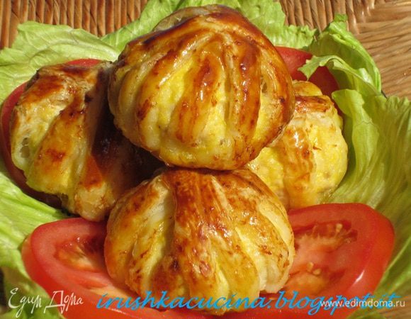 Несколько рецептов с ЕД: Нежные и сочные куриные котлетки с великолепной подачей в слоёном тесте от Леночки (ELEN@LAT) http://www.edimdoma.ru/retsepty/55960-kurinye-kotletki-klubochki
