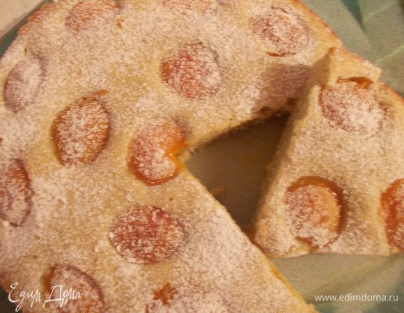 При подаче присыпать сахарной пудрой.