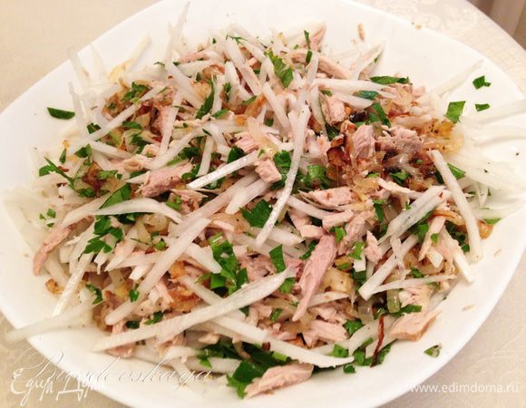 Все ингредиенты выложить в салатник, посолить, поперчить, добавить йогурт и майонез. Аккуратно перемешать. ENJOY !