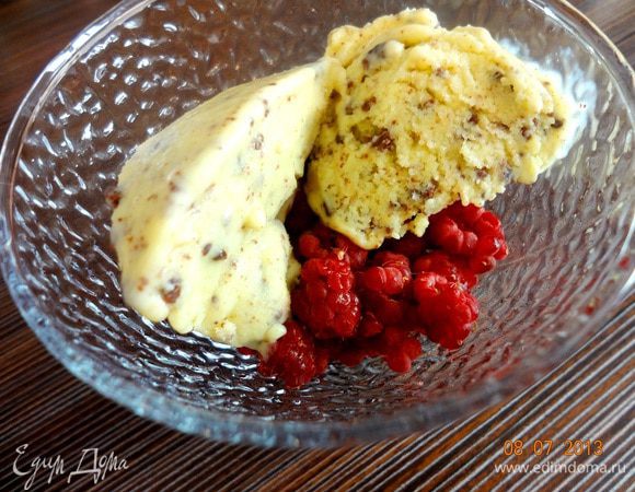 Рекомендую очень вкусное мороженое от нашей умницы Лизы Пироговой "Страччателла с двумя видами шоколада". Мой первый и очень удачный опыт домашнего мороженого. http://www.edimdoma.ru/retsepty/55898-strachchatella-s-dvumya-vidami-shokolada.