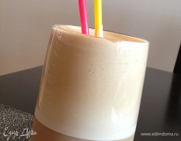 Поставить трубочку (соломку) и ею слегка перемешать 