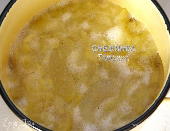 Закрываем крышкой и оставляем на 12-15 часов для брожения при комнатной температуре (не на солнце). Я оставляла на ночь на балконе.

