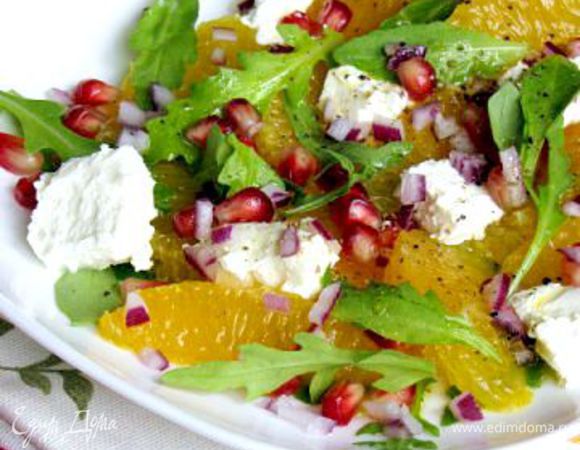 Еще этот салат я делала вот в таком варианте. Вместо черешни и кедровых орешков добавляла красный репчатый лук и зерна граната. Тоже очень вкусно!)))))