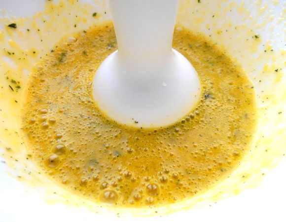 Можно снова пустить сок под блендер на секунду...